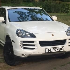 Meet your Posher, Lloyd